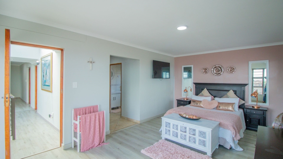 5 Bedroom Property for Sale in Dana Bay Western Cape